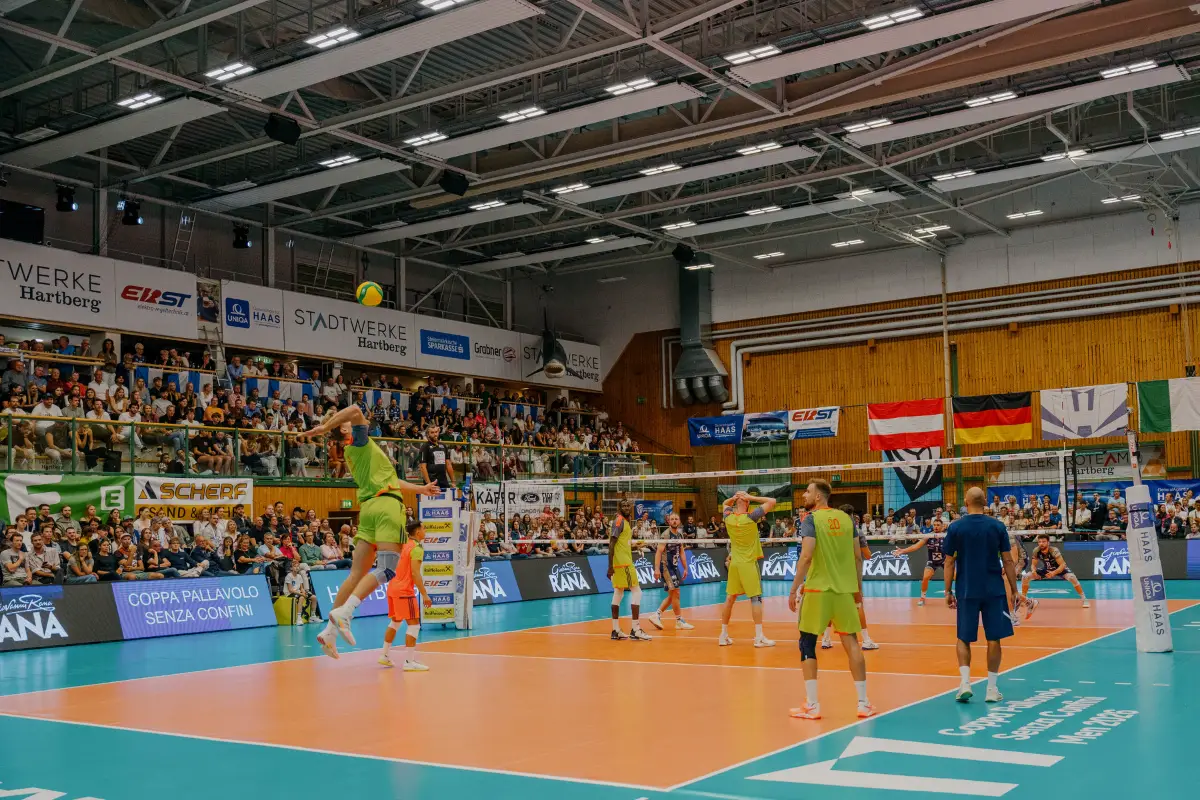 Volleyballfest vor 1.387 Fans: Hochklassiger Auftakt der Coppa Pallavolo Senza Confini